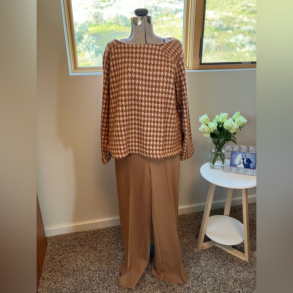 Ann Taylor rayon knit, wide leg, side zip trousers. Size 12.